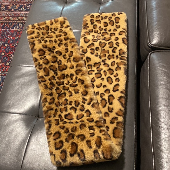 Surell Leopard print pull through scarf - Picture 5 of 10